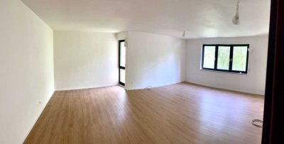 Attraktive 4-Zimmer-Wohnung mit Balkon in Fürth ( provisionsfrei )
