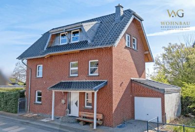WOHNBAU: Wohnen mit Weitblick – Lichtdurchflutetes Haus in naturnaher Feldrandlage