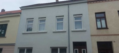 Gepflegtes Wohnhaus als Ein- oder Zweifamilienhaus nutzbar