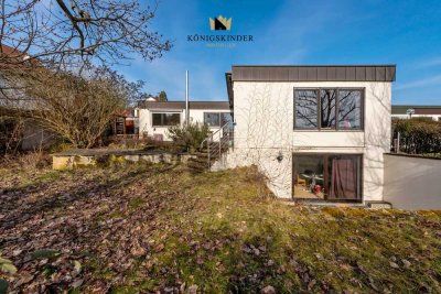 Ihr neues Zuhause wartet! Charmanter Flachdachbungalow in Top-Lage mit 2 Garagen!
