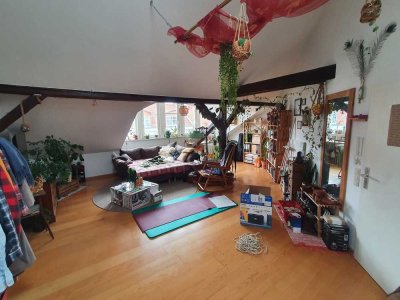 Charmante Dachgeschoßwohnung im Blumenviertel