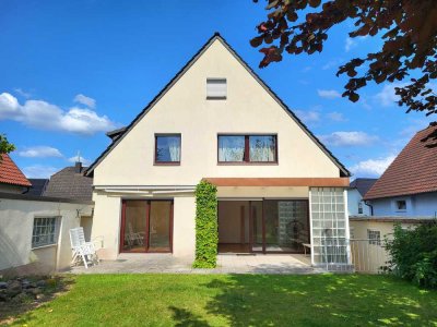Lichtdurchflutete Erdgeschosswohnung mit eigenem Garten in gepflegter Nachbarschaft!