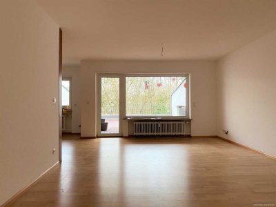 3ZKB Wohnung mit großer Terrasse, PKW-Stellplatz und Einbauküche am Homburg