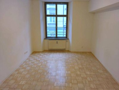Sanierter 2 ZIMMER-Altbau + Einbauküche + größeres Bad mit Wanne + extra WC + nähe Kunsthaus