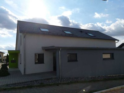 Neuwertiges Einfamilienhaus mit sechs Zimmern und EBK in Schwaigern