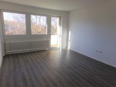 Sonnige, helle 3 Zimmer mit Balkon und Keller, 3.OG
