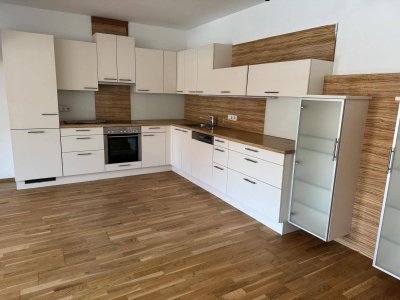 WUNDERSCHÖNE,SONNIGE WOHNUNG IM STADTKERN