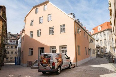 Im Herzen von Bayreuth: Stilvolle vollmöblierte 2-Zimmer-Dachgeschosswohnung mit Balkon