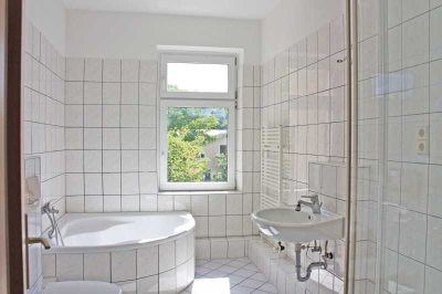 schöne 2-Raum-Wohnung mit Dusche und Badewanne nahe Gohlis