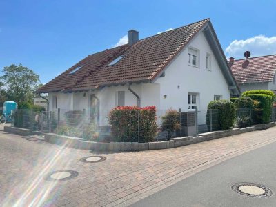 Günstiges, neuwertiges 7-Zimmer-Einfamilienhaus mit gehobener Innenausstattung in Hochstadt (Pfalz)