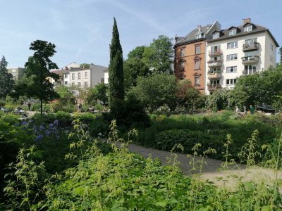 Nähe Von-Bethmann-Park: Für Selbstnutzer geeignete, helle 2 Zi.-Hochparterre-Wohnung m. Balkon