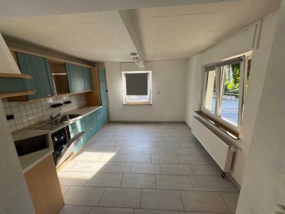 Geschmackvolle, gepflegte 2-Zimmer-Hochparterre-Wohnung in Waldaschaff