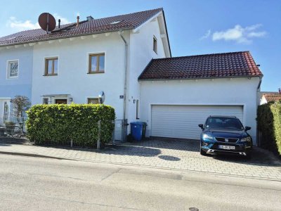 Familienfreundliche DHH mit ausgebauter Doppelgarage