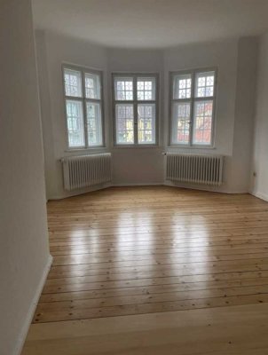 Lebendiger Freiraum in Augsburg: Saniertes 4-Zimmer-Apartment