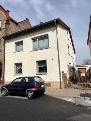 Gepflegtes Zwei-Familien-Haus in Bischofsheim