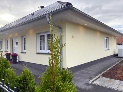 Sonnenverwöhnt und höchst komfortabel: Neuwertiger Bungalow   7 Autominuten vom See!