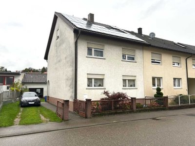Gemütliche Doppelhaushälfte mit Garage und schönem Garten in Kraichtal-Unteröwisheim