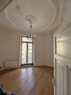 *Neu renovierte* 4-Zi Stilaltbauwohnung mit Balkon Nähe Skyper