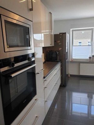 Modernisierte 3-Raum-Wohnung mit Balkon und Einbauküche in Marl