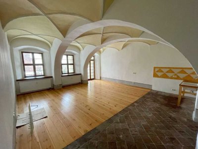 Altstadtjuwel mit Gewölbedecken & großer Terrasse