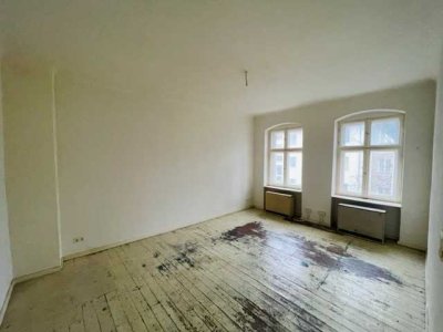 Sanierungsbedürftige Single Altbauwohnung nahe Kiehlufer!