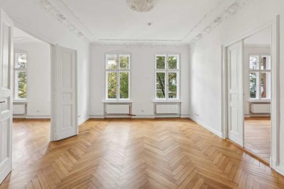 Altbauwohnung | Stuck | Französischer Balkon | Einbauküche