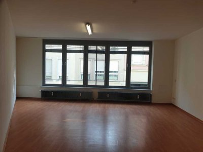 Geräumige Zweizimmerwohnung in zentraler Lage