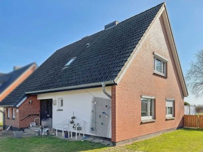 Wohnen für Generationen: Einfamilienhaus im Verbund mit sonniger Terrasse, Carport und Schuppen