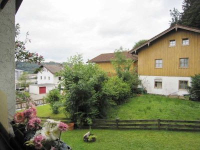 Zwischen Chiemsee und Ruhpolding in schöner Lage, direkt am Wald
