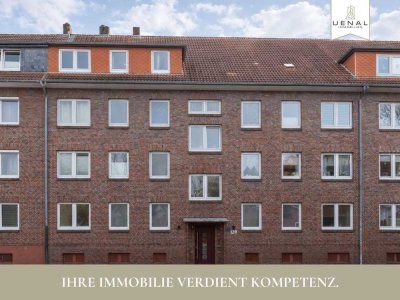Wilhelmshaven: Großzügige 4-Zimmer-Wohnung im Hochparterre mit zwei Balkonen & Gartenbereich