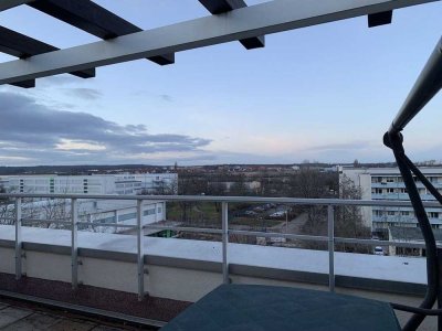 Über den Dächern von Halle: 4-Zimmer-Maisonette-Wohnung mit Dachterrasse und Einbauküche