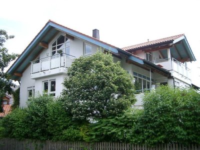 Von Privat: Ruhige 2-Zi. Dachgeschoss-Wohnung mit Balkon & Süd-/WestLoggia in Bestlage