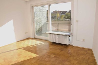 Helle Südbalkon-Wohnung mit 2 Zimmern und EBK in Augsburg