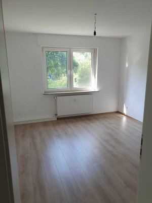Moderne 2-Zi-Wohnung + Garten + Balkon