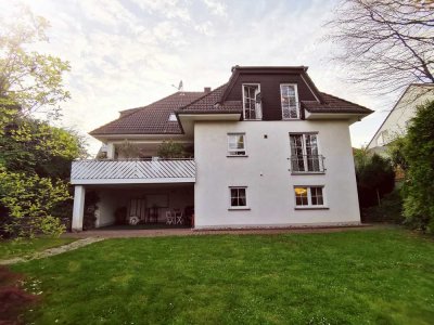 Freistehende Villa auf großem Grundstück in Hofheim-Marxheim Am Rosenberg