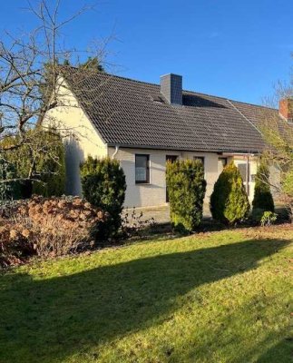 Top Lage im Ortskern von Mörse
Charmante Doppelhaushälfte  – Sanierungsobjekt mit Potenzial