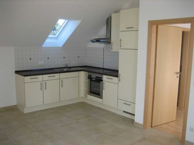 gepflegte 2-Zimmer-Dachgeschosswohnung mit EBK in Berglern