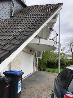Geschmackvolle 3-Zimmer-Wohnung mit Balkon in Isernhagen in einem 2,5 Familienhaus