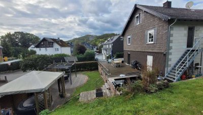 Modernisiertes Fachwerkhaus in Struthütten:  6 Zimmer, Sauna, 2 Garagen, Terrasse & Garten