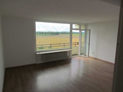 TOP geschnittenen 3 Zimmer Wohnung m. Blick ins Grüne in sehr gepflegtem Mehrfamilienhaus Stellplatz