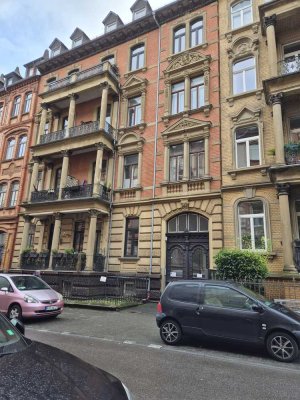Schöne Altbauwohnung in Wiesbaden-Mitte