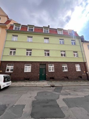 schöne , preiswerte 2 Raumwohnung im Erdgeschoß mit schönem Bad