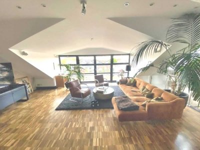 außergewöhnliche Wohnung in kernsanierter Stadtvilla....