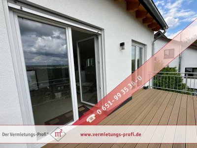 Moderne Wohnidylle mit Panoramablick: Traumhaus in Gutweiler mit Balkon, Terrasse & modernen Bädern
