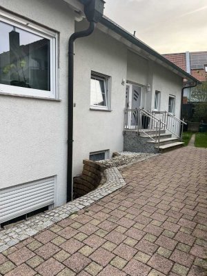 Schöne 4-Zimmer-DG-Wohnung mit Balkon und Einbauküche in Pfullendorf