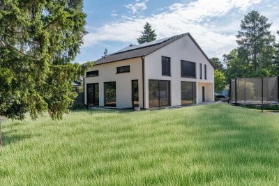 Luxuriöses Einfamilienhaus mit großem Grundstück