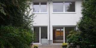 Provisionsfrei!  Renoviertes 5-Zimmer Reihenhaus mit Garage in Köln-Pesch