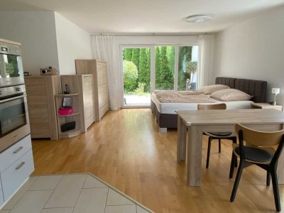 Reserviert! Helle 2 Raum Senioren-Wohnung auf 72 qm (mit EBK) im EG mit schöner Terrasse/Rasenfläche