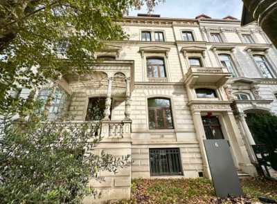 Historische Villa am Osterdeich: Stilvolle 4-Zimmer-Wohnung im Dachgeschoss