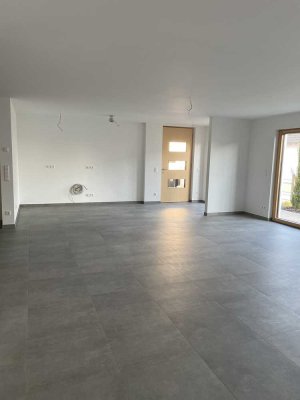 Exklusive 2,5-Zimmer-Erdgeschosswohnung mit geh Innenausstattung mit Terrasse und EBK in Pliezhausen
